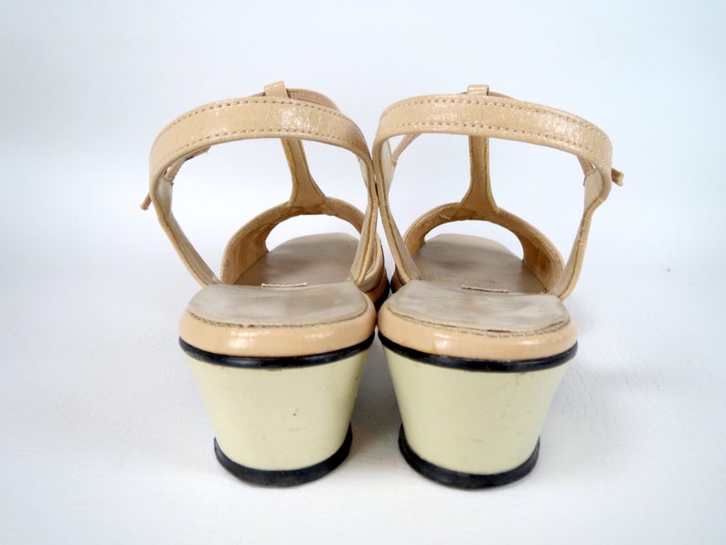 Vintage 1960s MOD Hush Puppies T-strap Sandals Ladies Beige Cream Vegan Leather Open Toe Sling Back Short Block Heel Women's Shoes 7.5 M image 6