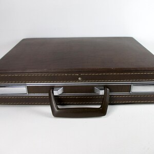 Maletín vintage rígido de piel vegana marrón, estilo retro de los años 80, para abogados, con asa superior, para portátil y carpetas de archivos.