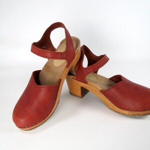 Vintage Bare Traps Women's 9.5 Leather & Metal Cherry Flat Boho Sandals  Italian