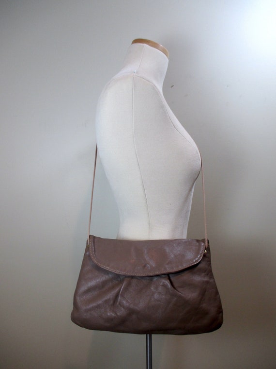 Vintage 1980s Taupe Leather Crossbody Fold Over Fl