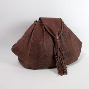 Sac à bandoulière vintage en cuir marron à rabat avec rabat, sac à main en cuir gaufré des années 1980 avec franges Byries & Baier
