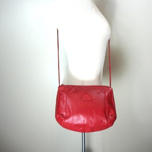 Raspberry Red Leather Crossbody 1980s Pouch Purse Small Shoulder Bag Vintage Genuine Leather Handbag Crossbody Purse Toni