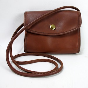 Sac à bandoulière en cuir marron clair Chrystie Coach, vintage des années 1990, sac à main à rabat rabattable SmallvSac à bandoulière en cuir marron châtaignier Coach classique 9892