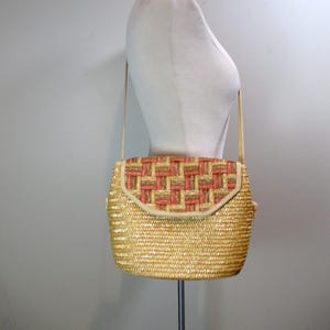 Sac à main en paille tissée à bandoulière en fibre naturelle nattée vintage Sac à bandoulière vintage des années 1970 Rabat à rabat en osier Sac à main Boho Sac d'été Italie