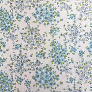Sábana plana doble con estampado floral vintage de margaritas azules, tela floral de los años 70, ropa de cama de percal.