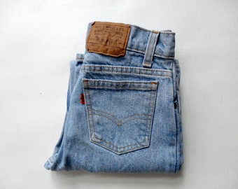 Vintage des années 70 Levi's Orange Tag 24 taille bleu clair délavage 100 % coton 5 poches coupe classique jean droit neutre entre les sexes garçon fille enfant 14 ans