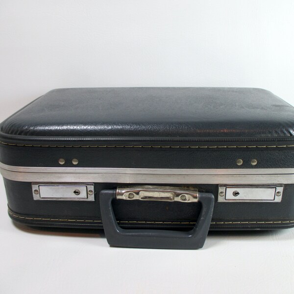 Vintage 1970s Suitcase Gray Carry On Luggage Hard Body Vinyl Top Handle Attache Small Retro Travel Bag Overnight Weekender 17 x 12.5 x 5.5