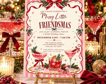 Könnte beinhalten: Eine rechteckige Einladungskarte für eine Weihnachtsfeier mit rosa-weiß gestreiftem Rand, dem Text 'LET'S HAVE OURSELVES A Merry Little FRIENDSMAS' und Veranstaltungsdetails, verziert mit roten Schleifen, Stechpalmen und Cocktail-Illustrationen.