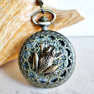 Frog pocket watch men&#39;s pocket watch, front case is mounted with bronze frog
