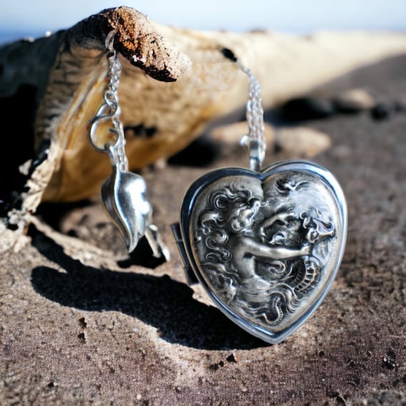 Best locket necklace to buy in the UK | PostSnap