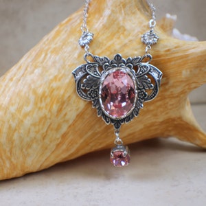 Collier en cristal rose poudré : pendentif de mariage victorien en filigrane