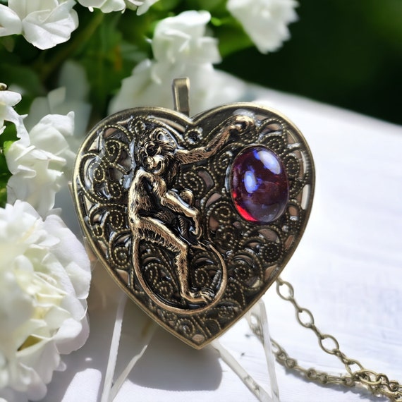 Locket on sale heart shape
