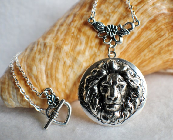 Lion Photo Locket: Vintage Silver Tone, Sterling Silver Plated Chain