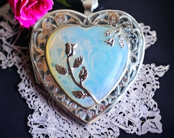White Quartz music box locket, Music box locket, Music box pendant, Silver locket, Heart shaped locket, Music Box necklace, Photo locket