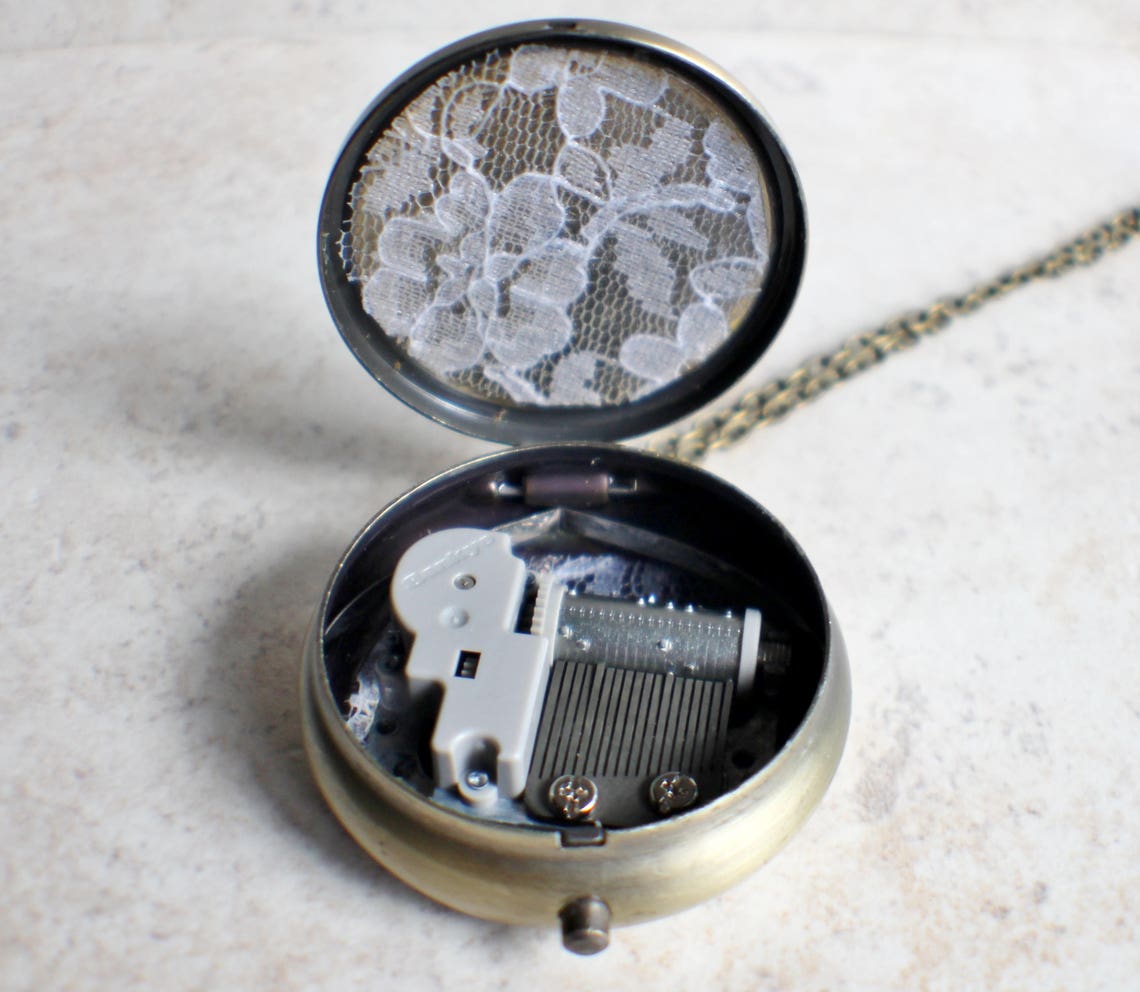 Music box locket Clearance