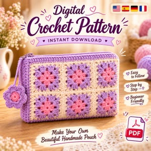 Peut inclure: Une pochette rectangulaire au crochet avec un motif de carrés granny dans des tons violet clair, rose et crème. La pochette possède une fermeture éclair avec une breloque en forme de fleur. Le texte inclut Digital Crochet Pattern et PDF.