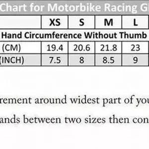 Puede incluir: Una tabla de tallas para guantes de carreras de motos con una lista de tallas internacionales de XS a 4XL. Incluye medidas de circunferencia de la mano en cent&iacute;metros y pulgadas. Una ilustraci&oacute;n muestra una mano medida con una cinta.