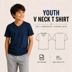 Può includere: Una maglietta blu navy con scollo a V e maniche corte. L'immagine include il testo YOUTH V NECK T SHIRT, SOFT COMFORTABLE EVERYDAY WEAR, PDF PATTERN e SIZES Y2XS TO YXL, insieme a un disegno al tratto del davanti e del retro della maglietta.