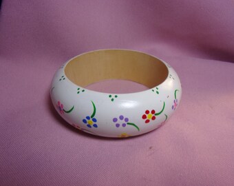 vintage white wood flower bangle bracelet