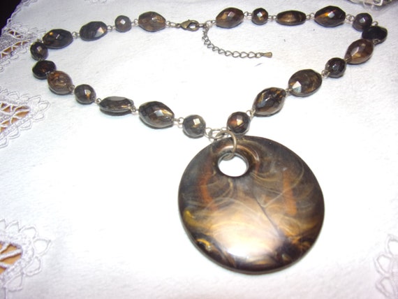 vintage brown bead pendant necklace B24 - image 4