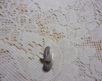 Vintage gold tone initial G pin signed MAR, lapel pin, coat pin