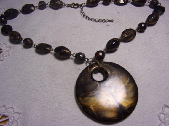 vintage brown bead pendant necklace B24 - image 1