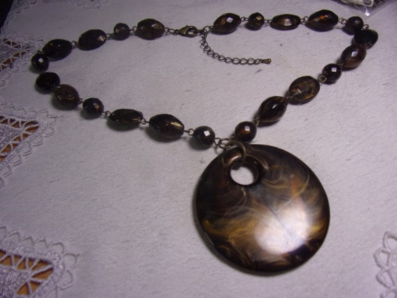 vintage brown bead pendant necklace B24 - image 2