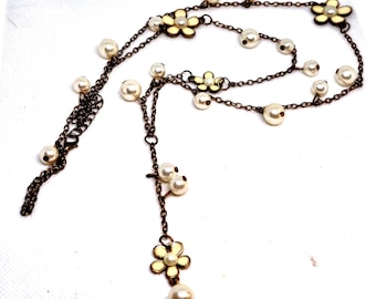 vintage gold and white bead flower pendant necklace H5