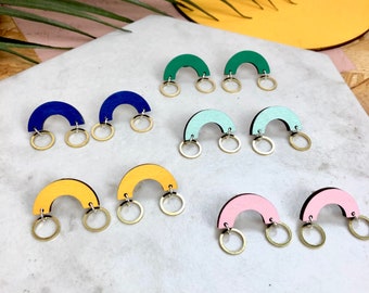 Aretes de madera geométricos coloridos llamativos Arc + Hoop