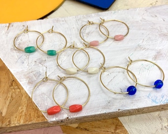 Coloridos pendientes de aro de cuentas de vidrio francés vintage - multicolor - estilo minimalista - idea de regalo ecológico - regalo de pequeño presupuesto