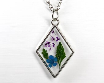 pressed flower necklace, flower necklace, resin, resin pendant, real flower necklace, real flower jewelry, dried flower jewelry, gifts