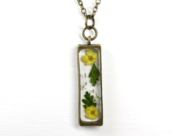 pressed flower necklace, flower necklace, resin, resin pendant, real flower necklace, real flower jewelry, dried flower jewelry, gifts