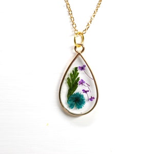 pressed flower necklace, flower necklace, resin, resin pendant, real flower necklace, real flower jewelry, dried flower jewelry, gifts