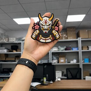Parche de PVC con máscara Oni japonesa – Emblema táctico de moral samurái (cierre de velcro)