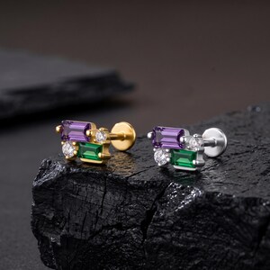 925 Sterling Zilveren Kleurrijke CZ Geometrische Oorstekers・18K Verguld Platte Oorstekers・ Schroefdraad Helix Kraakbeen Oorlel・Verjaardagscadeau voor Haar