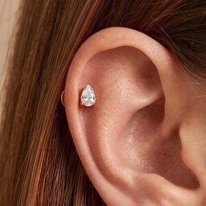 G23 ASTM F136 Titanium・Pear Cut CZ Stud・Flat Back Piercing・Cartilage Earring・Prong Set Zircon・Gift for Her Valentine's Day
