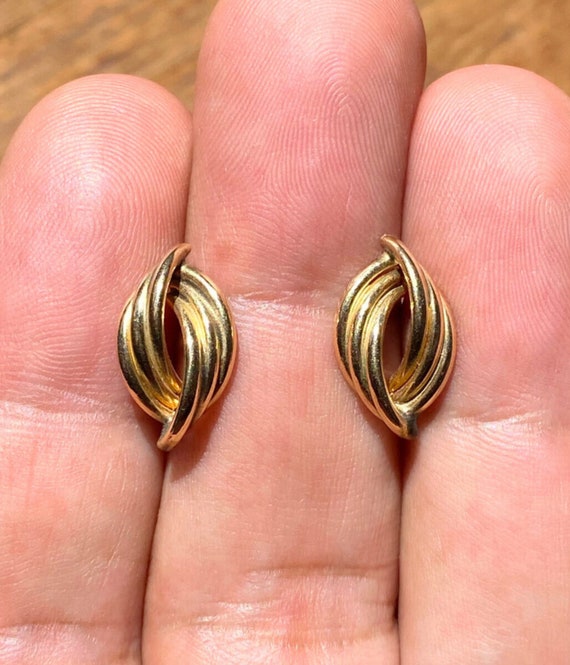 Vintage pair classic solid 14K yellow gold corruga