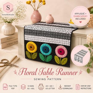 Puede incluir: Un patrón de costura para camino de mesa floral con un diseño geométrico en blanco y negro y tres flores aplicadas en amarillo, turquesa y rosa. El patrón incluye instrucciones para 13 tallas desde XS a 4XL, con detalles de bordado.