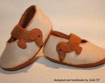 Felt baby shoes Dachshund