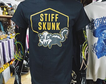 Stiff Skunk T-Shirt, lustiges Cartoon-Grafik-T-Shirt, Unisex