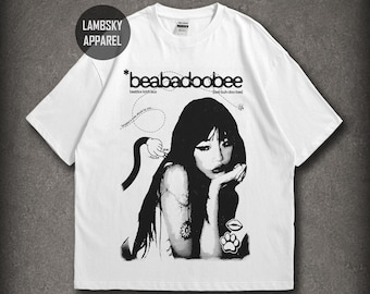 Beabadoobeeシャツ、オルタナティブミュージックファンTシャツ、ベッドルームポップドリーミーグラフィックシャツ、インディーY2K Tシャツ