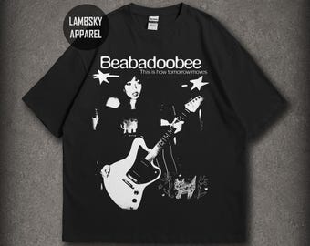 Beabadoobeeシャツ、ベッドルームポップTシャツ、ドリーミーなインディーズミュージックグラフィックシャツ、ソフトガールY2K Tシャツ
