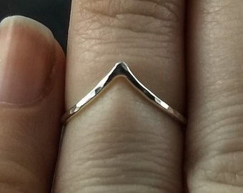 Anillo Chevron, anillo Chevron Midi, anillo en forma de V, Chevron 925, anillo martillado ultrafino, anillo de plata 925, anillo fino, anillo apilable