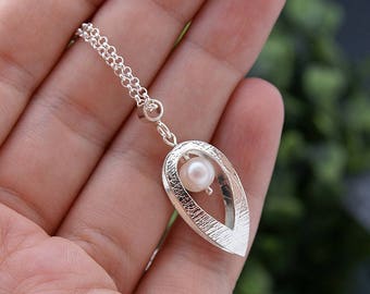 Sterling silver Cage pendant, caged pearl pendant, caged pearl, freshwater pearl necklace, silver pendant, pearl pendant, montreal jewelry,