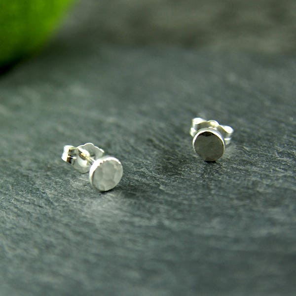 Boucles D'oreilles Martelées, Bijoux en argent, Clous d'oreilles, petites boucles d'oreilles, studs argent, fait au québec, métal recyclé