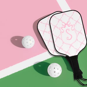 Rosa Coquette Bögen Pickleball Kit, personalisierte Pickleball Paddles, Monogramm Crest Schläger, Grandmillennial Workout Ausrüstung