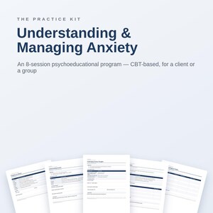 Puede incluir: Un documento digital titulado The Practice Kit Understanding & Managing Anxiety, un programa psicoeducativo de 8 sesiones. El diseño presenta texto azul oscuro sobre un fondo claro, mostrando varias páginas con tablas y formularios.