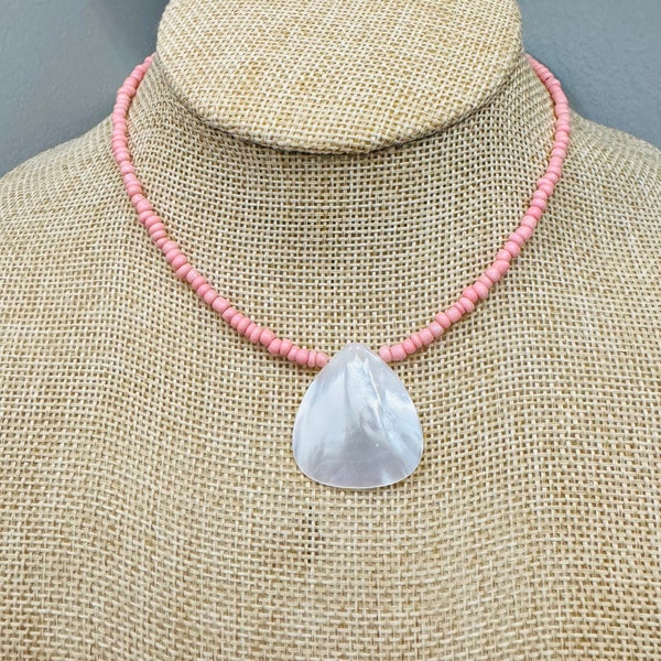 Pearl Shell Beaded Necklace, beachy beaded choker, Trendy Jewelry, Beach jewels, Beaded Chokers, Bohemian Jewelry, Summer, surfer girl