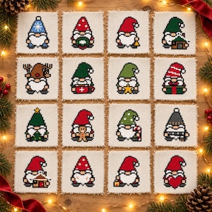 Puede incluir: Un conjunto de dieciséis posavasos cuadrados de tela con diseños de punto de cruz de gnomos en varios atuendos y poses temáticos de fiestas, incluyendo gnomos con astas de reno, hombres de jengibre, bastones de caramelo, regalos y corazones.