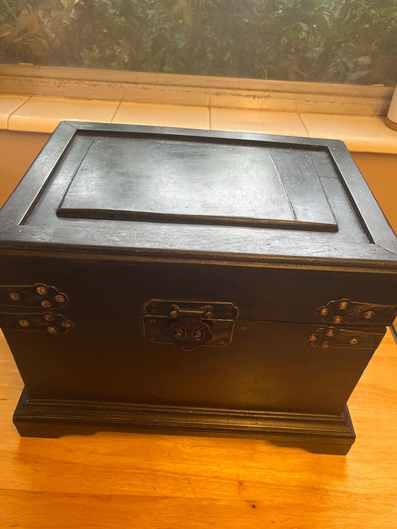 Chinese Style Wooden Keepsake Chest